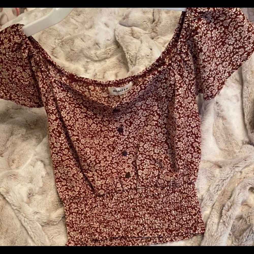Maroon t shirt with flower design